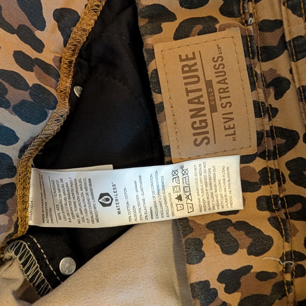Signature by Levi Strauss Leopard Print High Rise Jeans - Picture 8 of 9